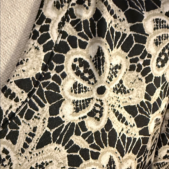 Vince Camuto Black and Cream Floral Midi Dress - Picture 3 of 4